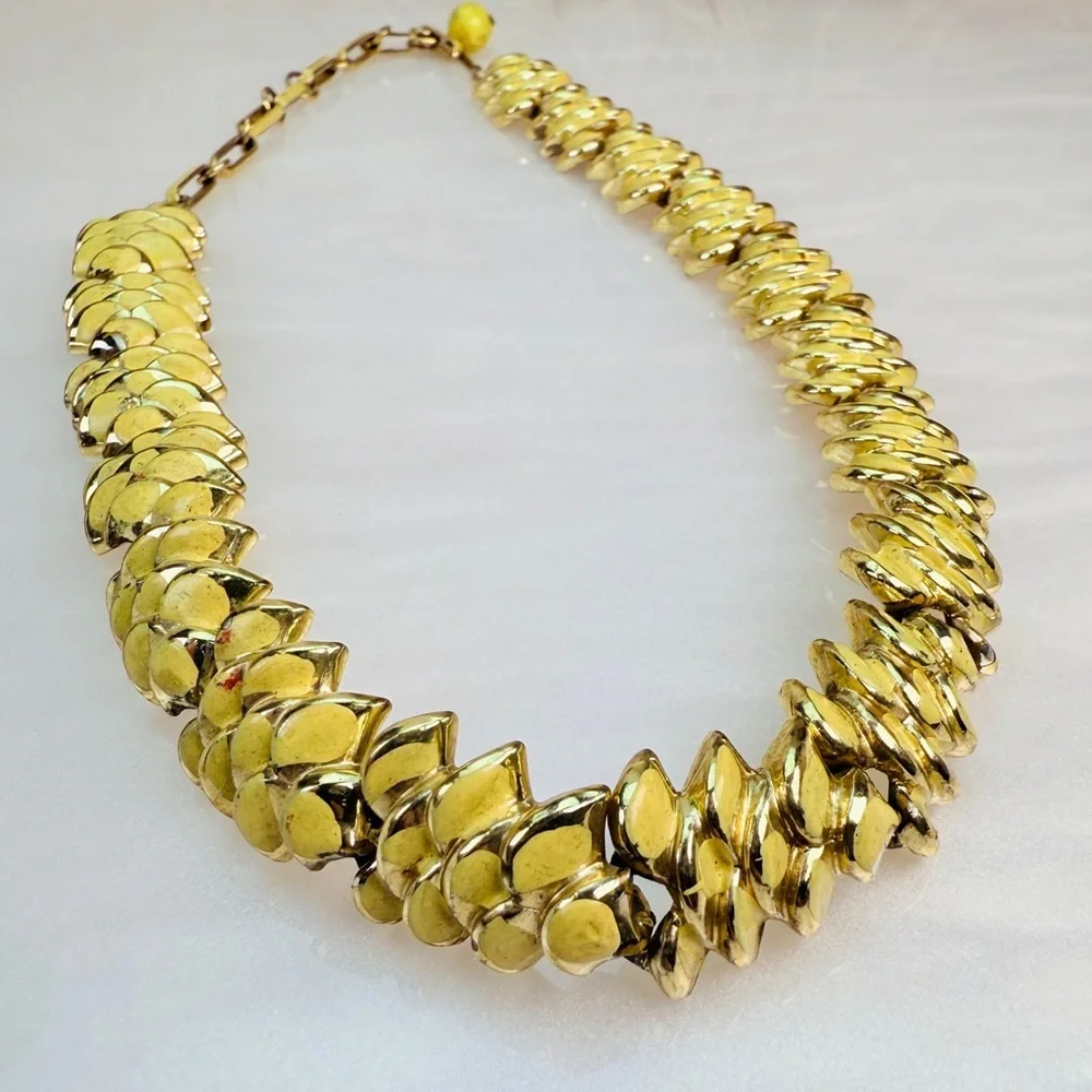 Vintage art deco aged goldtone / yellow, hinged, choker necklace